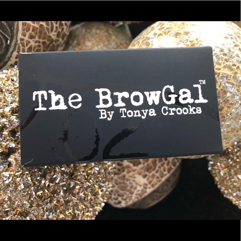 THE BROWGAL BY TONYA CROOKS (BROWN HAIR )